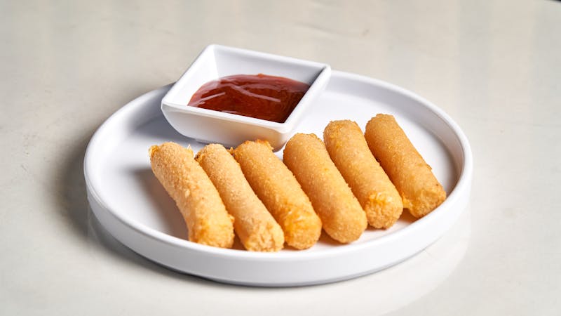 Mozzarella sticks with marinara dipping sauce